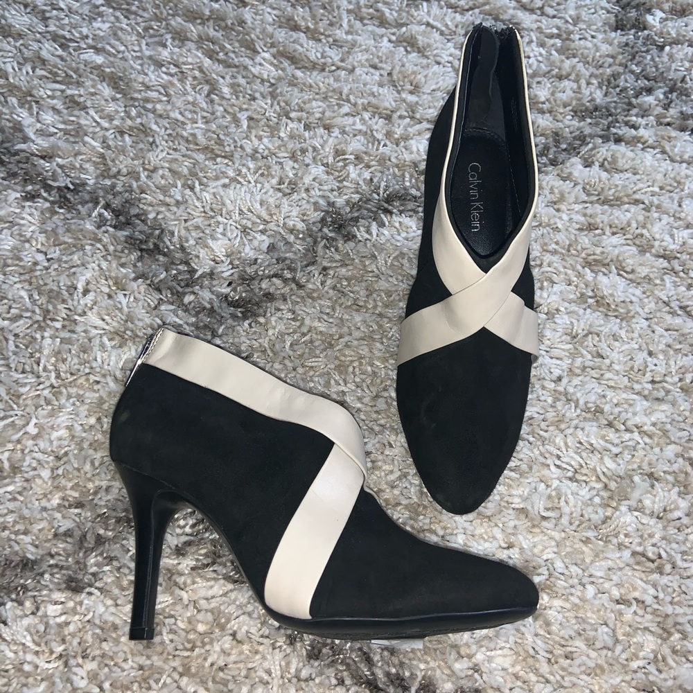 NWT Women’s Calvin Klein Black Booties Size 6